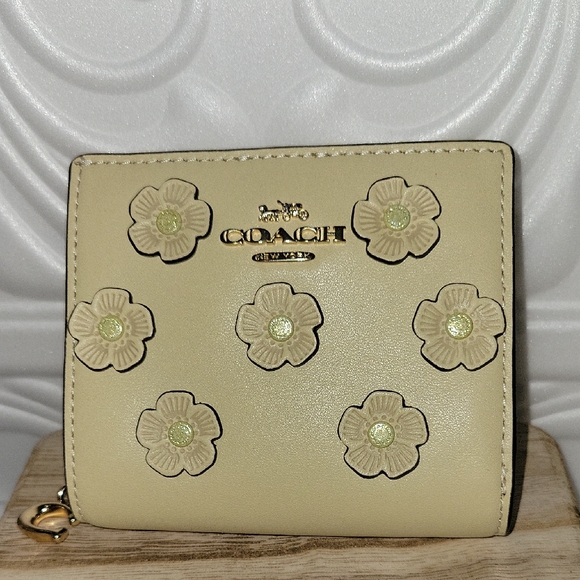 Coach Beige Floral Wallet - Picture 1 of 10